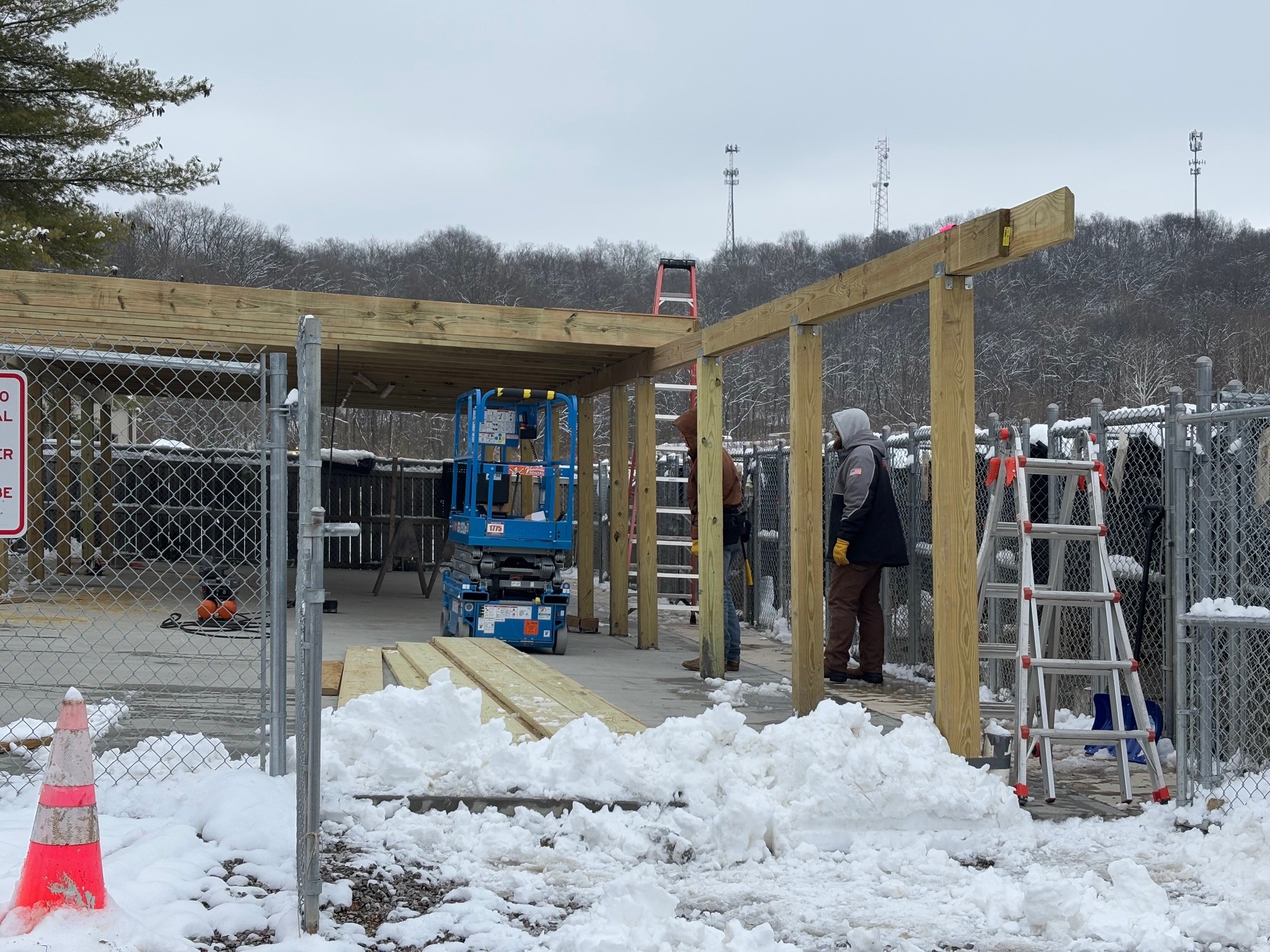 Outdoor kennel construction
