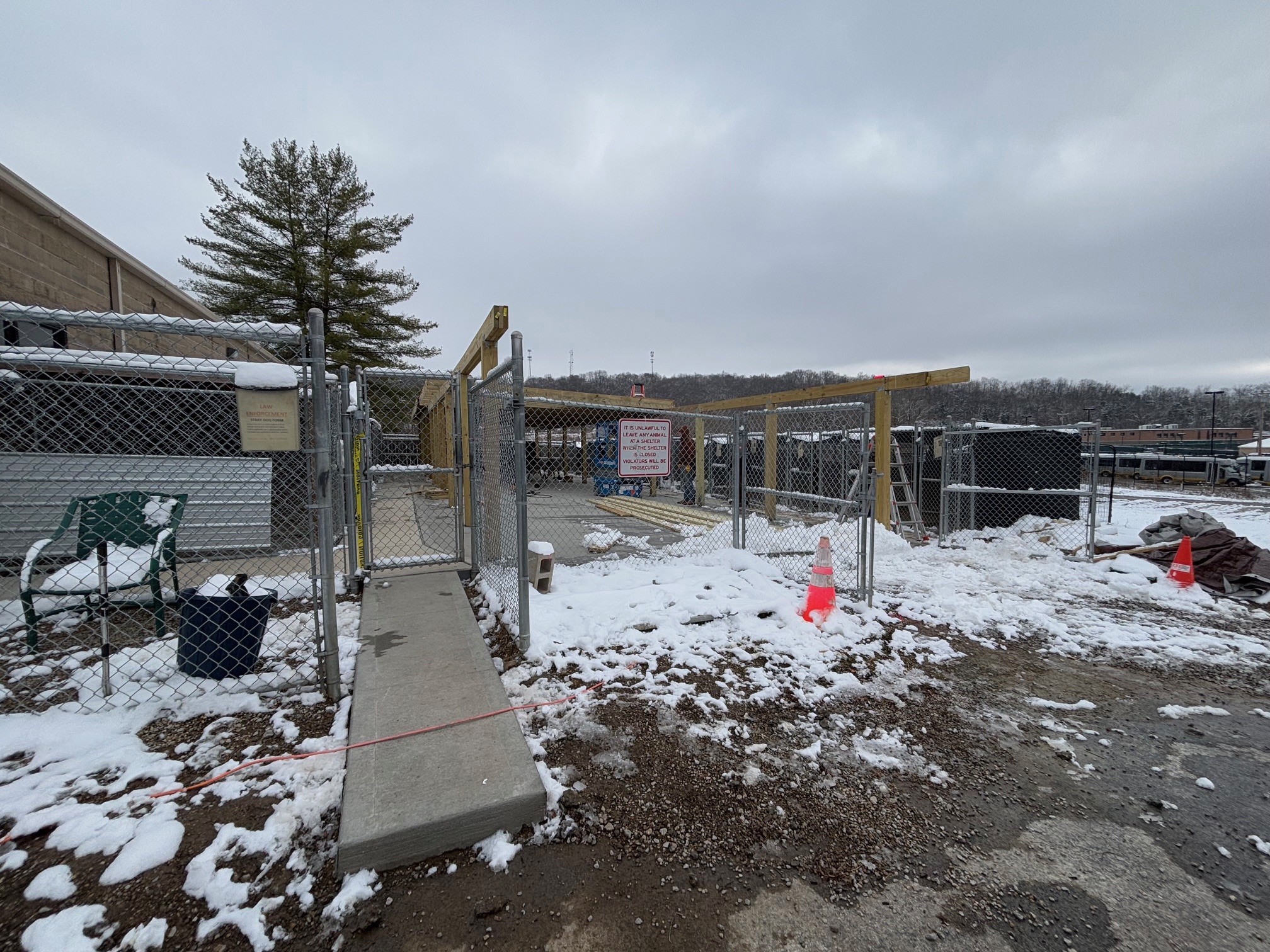 Outdoor kennel construction